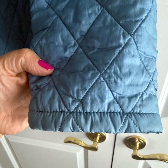 Barbour Women's Shaped Flyweight Quilt Short Jacket, size 8, blue - Picture 5 of 8